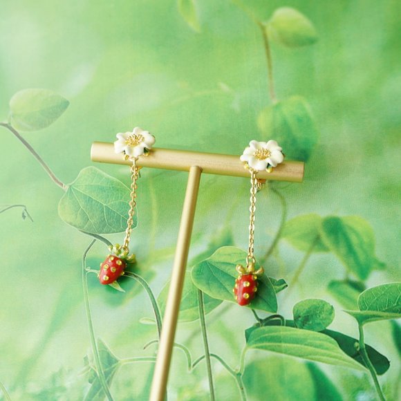 NWT Lesnereides strawberry earrings - Picture 5 of 10
